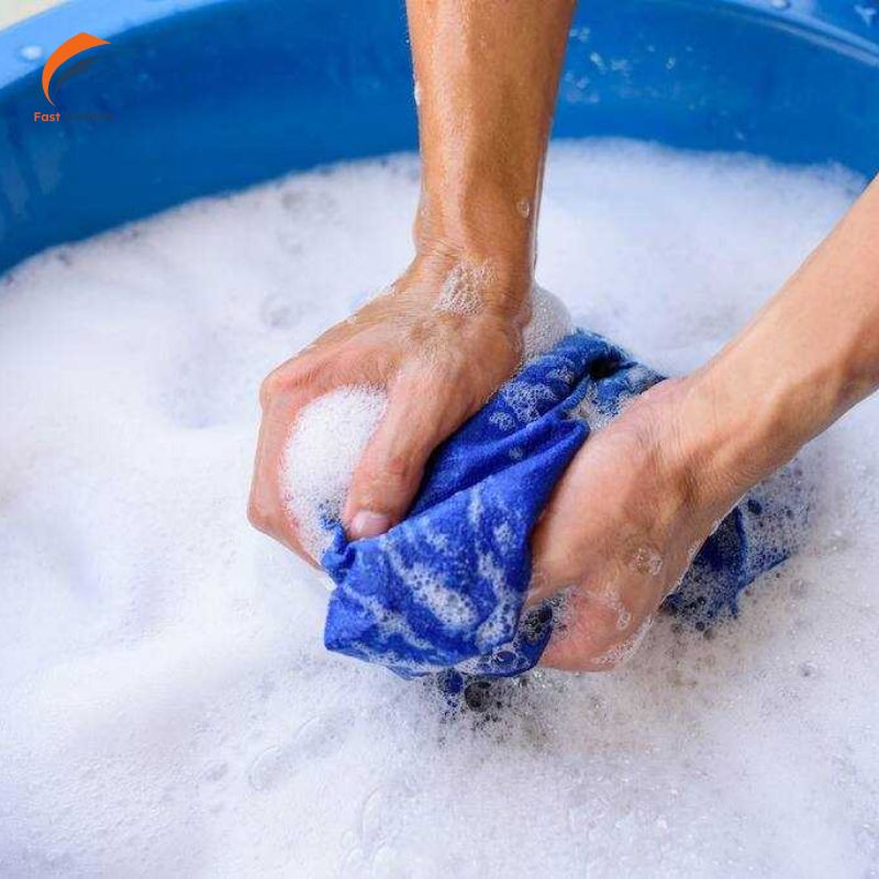 Áo thun đồng phục cổ tròn xanh đậm đẹp và bền lâu khi được chăm sóc đúng cách