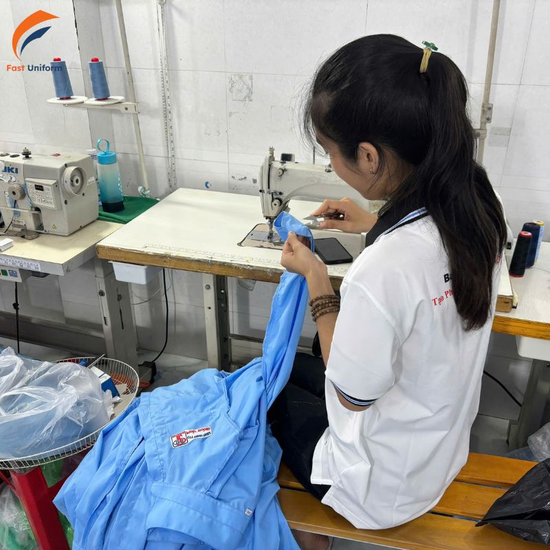 Fast Uniform may đồng phục công sở uy tín được đông đảo khách hàng lựa chọn