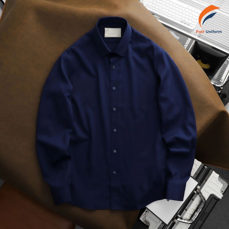 Cách giặt và bảo quản áo sơ mi công sở xanh navy luôn bền đẹp