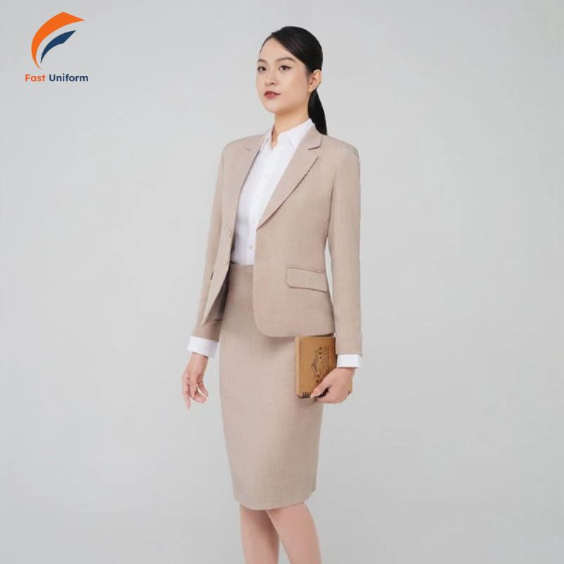 Chi phí may đồng phục vest nữ màu nâu be phụ thuộc vào số lượng đặt may, chất liệu vải, kiểu dáng thiết kế