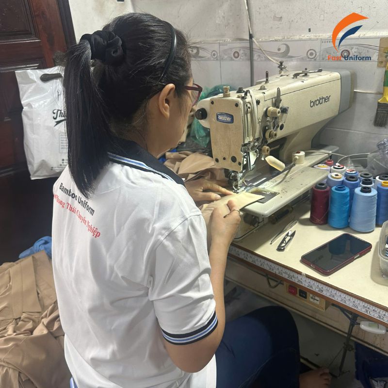 Quy trình may đồng phục vest nữ màu nâu be tại Fast Uniform