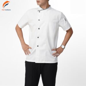 Áo bếp đồng phục trắng phối cúc đen hướng đến phong cách tối giản nhưng vẫn đầy quyền lực và chuyên nghiệp