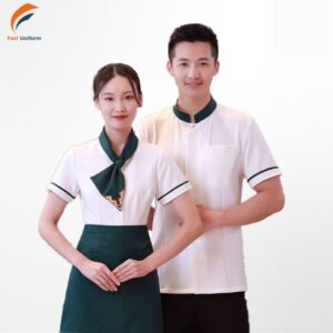 Đồng phục phục vụ trắng viền xanh lá tạo vẻ tươi mới, năng động và chuyên nghiệp