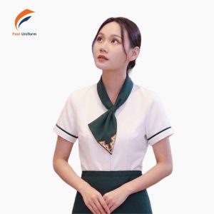 Fast Uniform là xưởng may đồng phục phục vụ trắng viền xanh lá uy tín, giá tốt