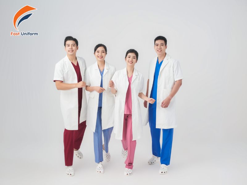 May đồng phục bác sĩ cần đúng chuẩn y tế, thoải mái, kháng khuẩn, bền đẹp và tiện dụng