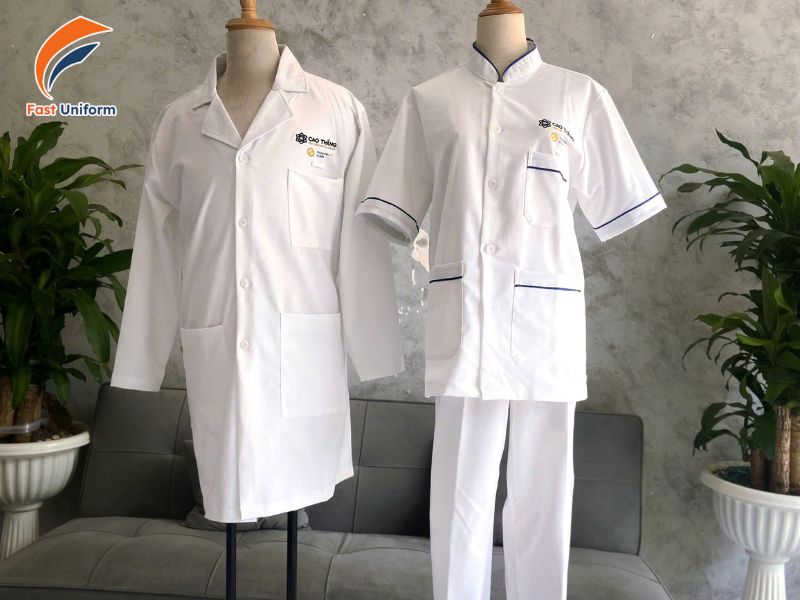 Đồng phục bác sĩ giúp tạo niềm tin, đảm bảo an toàn, hỗ trợ chuyên môn và nâng cao hình ảnh bệnh viện