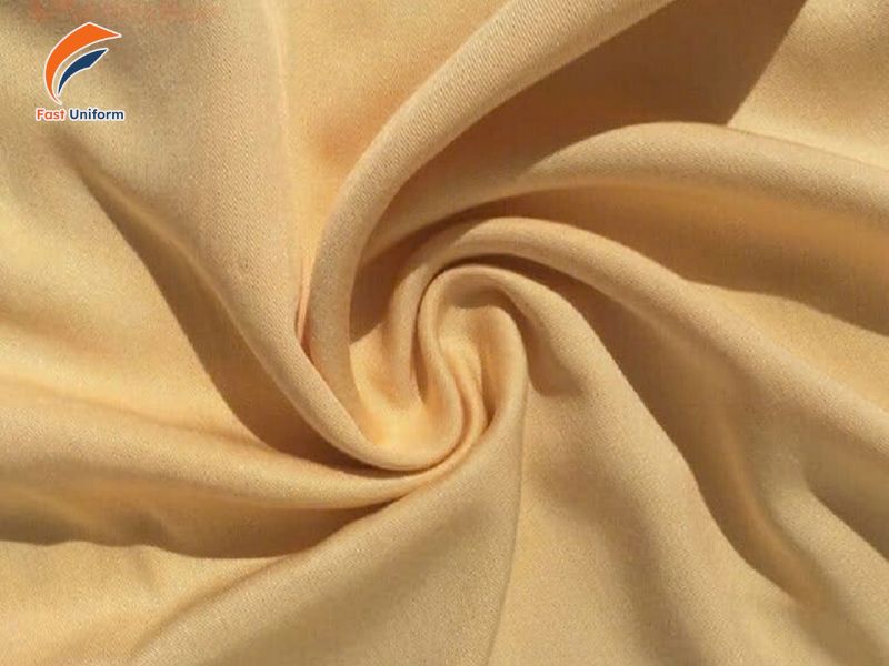 Vải Kate Silk là chất liệu cao cấp pha cotton và tơ tằm, có độ bóng nhẹ, mềm mịn và thấm hút tốt