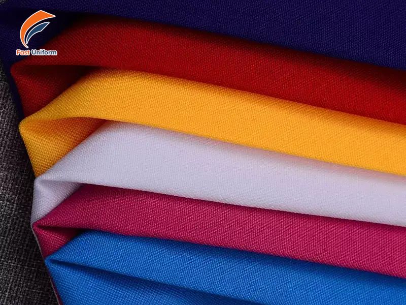 Vải Polyester bền, ít nhăn, giữ form tốt và tiết kiệm chi phí sản xuất