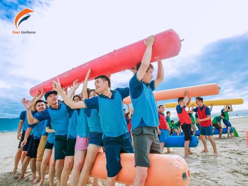 Fast Uniform sản xuất đồng phục team building doanh nghiệp chuyên nghiệp, thiết kế đẹp, chất lượng cao, đúng tiến độ