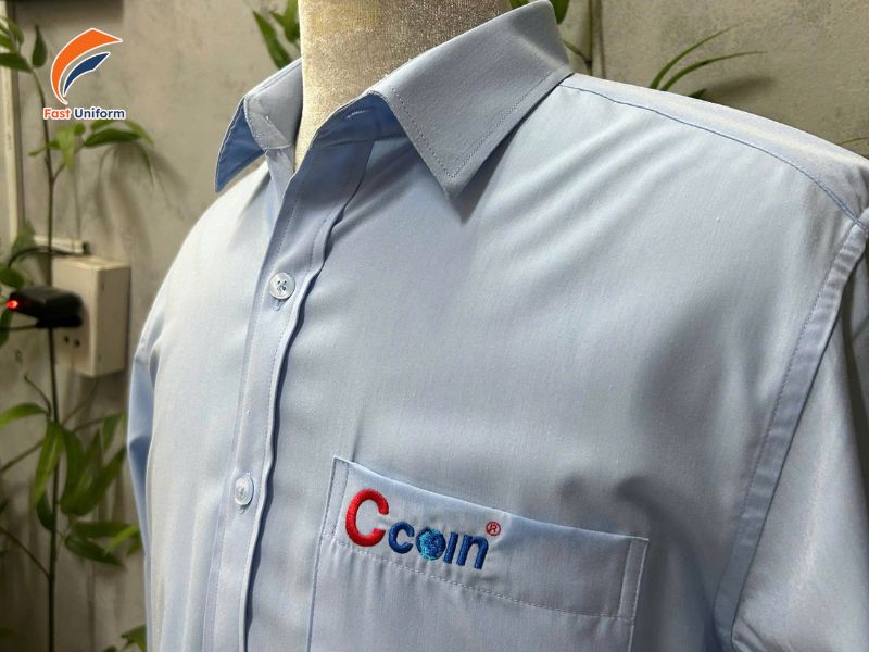 Mẫu sơ mi đồng phục CCOIN sở hữu thiết kế hiện đại, thanh lịch, chuẩn form và nổi bật với logo thêu tinh tế