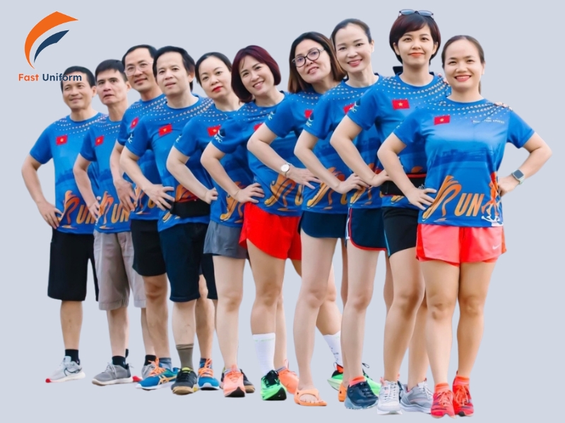 Đồng phục áo thun chạy bộ giúp người mặc thoải mái, an toàn