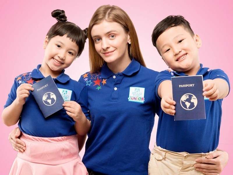 Đồng phục trung tâm tiếng Anh giúp xây dựng hình ảnh chuyên nghiệp và tăng nhận diện thương hiệu