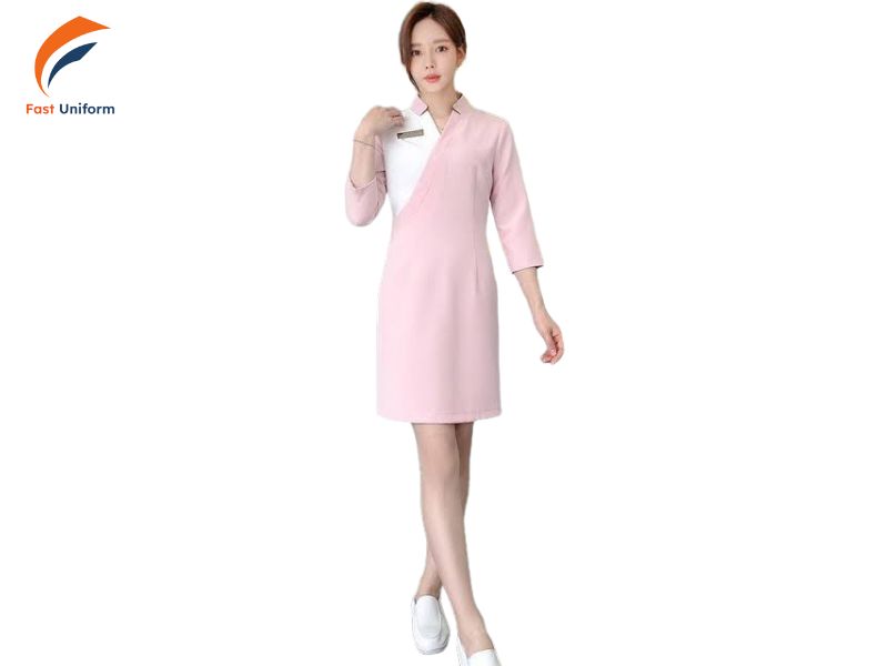Đầm spa màu hồng tạo diện mạo nữ tính, chuyên nghiệp