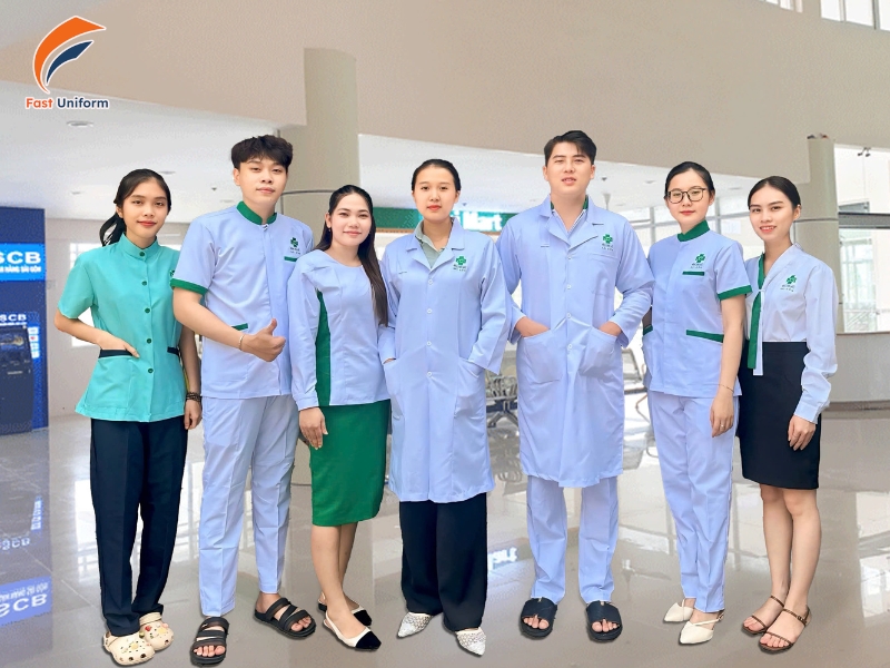 Fast Uniform may đồng phục bệnh viện toàn quốc chuyên nghiệp, đồng bộ và đạt chuẩn chất lượng