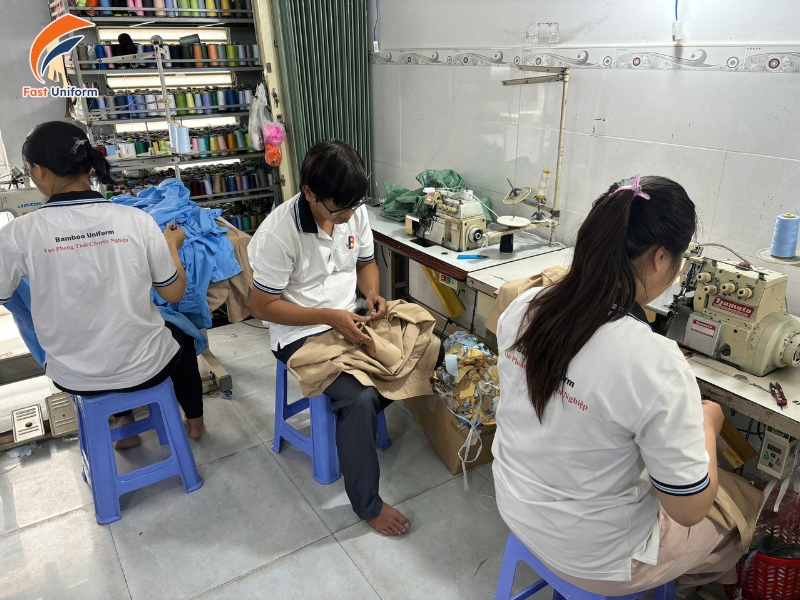Chọn xưởng may uy tín, sản xuất trực tiếp, báo giá minh bạch và giao hàng đúng tiến độ