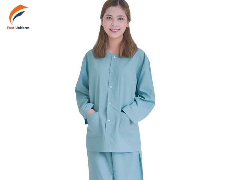 Xu hướng may quần áo bệnh nhân hướng đến chất liệu thoải mái, kiểu dáng tiện dụng và màu sắc nhẹ nhàng