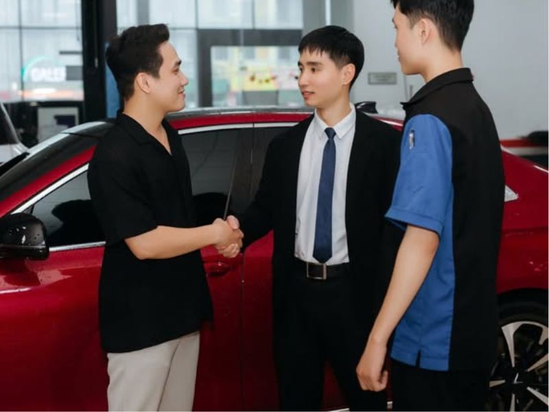 Áo sơ mi và vest gara tạo vẻ lịch sự, thanh lịch, phù hợp quản lý và vị trí tiếp khách