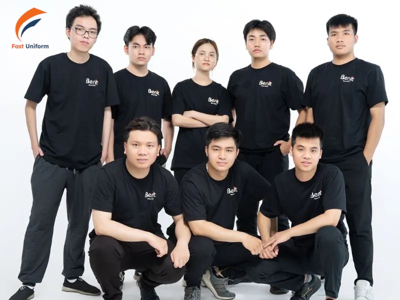 Áo thun cổ tròn studio trẻ trung, thoải mái khi làm việc