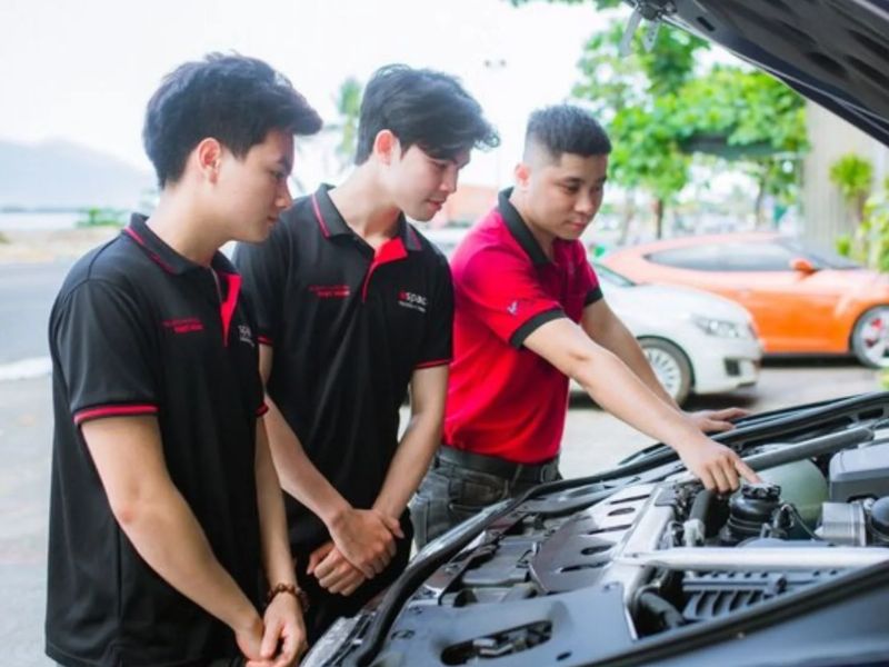 Áo thun đồng phục gara năng động, thoải mái, dễ nhận diện và phù hợp môi trường hiện đại