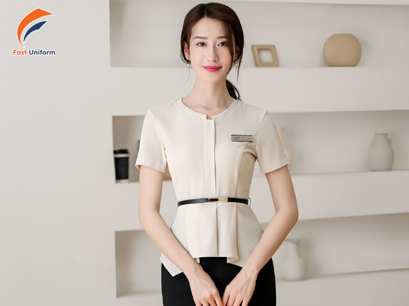 Fast Uniform may đồng phục lễ tân nha khoa theo yêu cầu, chú trọng thiết kế và chất lượng