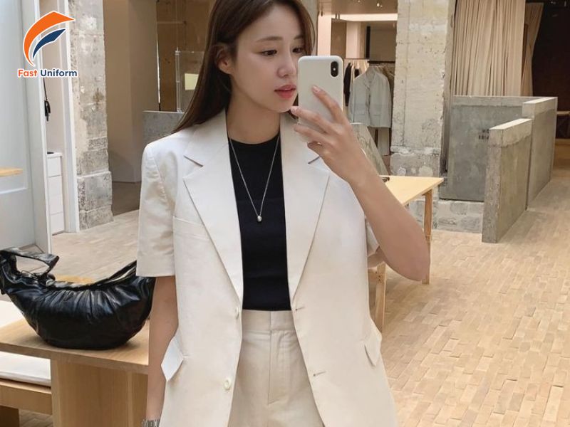 Vest cộc tay dáng suông mang nét trẻ trung, hiện đại, thoải mái cho môi trường công sở năng động