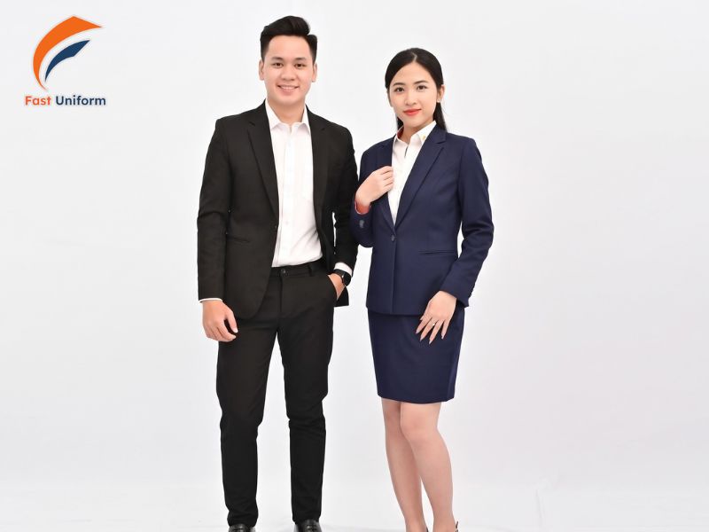 Giá may đồng phục sale ô tô phụ thuộc kiểu áo, chất liệu, số lượng, logo và chi tiết thiết kế