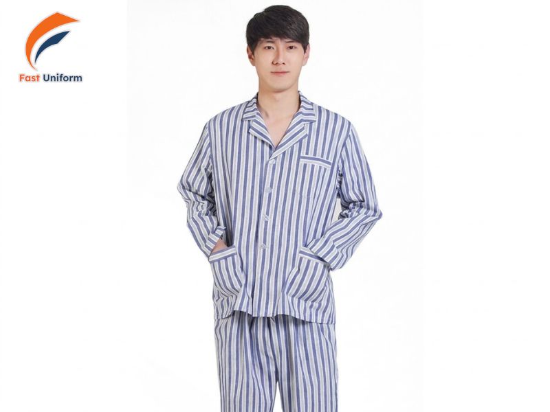 Đồng phục bệnh nhân sọc caro tạo nét trẻ trung, gần gũi với họa tiết đa dạng và màu sắc hài hòa